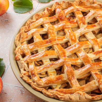 Μηλόπιτα με γλυκιά σος βανίλιας