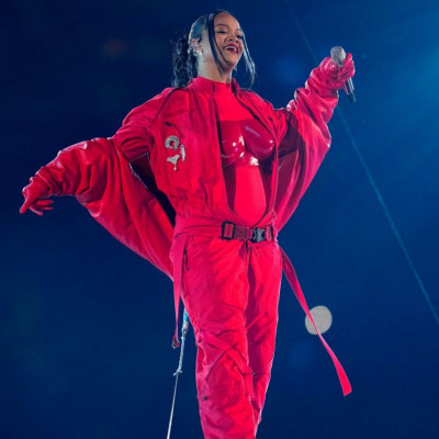 Πώς η μητρότητα ενέπνευσε τη Rihanna να κάνει ένα δυναμικό comeback