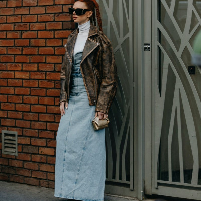 Τα 5+1 καλύτερα outfits με maxi φούστα για να απογειώσεις το ανοιξιάτικο στυλ σου