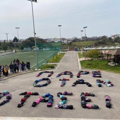 «Πάρε όταν φτάσεις»: Οι μαθητές σε κάθε γωνιά της Ελλάδας αντιδρούν για το δυστύχημα στα Τέμπη