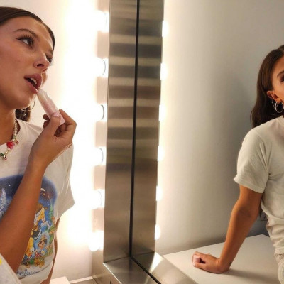 Το αξεσουάρ που δεν αποχωρίζεται η Millie Bobby Brown θα γίνει η νέα σου εμμονή