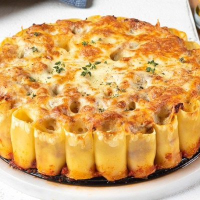 Άκης Πετρετζίκης: Πίτα ζυμαρικών (Ηoneycomb pasta cake)