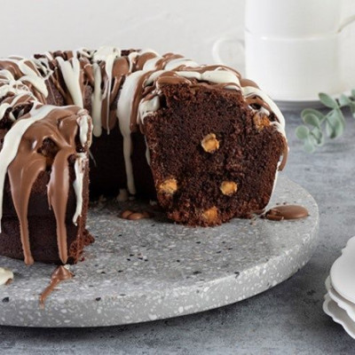 Άκης Πετρετζίκης: Κέικ τριπλής σοκολάτας