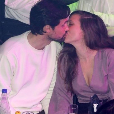 Ορφέας Αυγουστίδης: Καυτά φιλιά σε βραδινή έξοδο