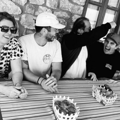 Στο κάτω κάτω της γραφής Γιάννης Πάριος και Σοφία Αλιμπέρτη έχουν τα παιδιά τους πάνω από όλα