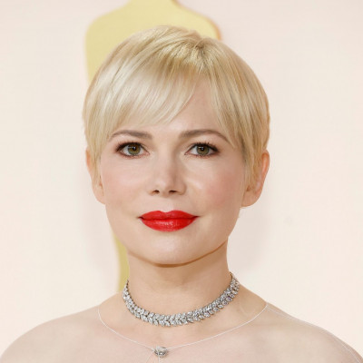 Oscars 2023: Όλα τα beauty looks από το… σαμπανιζέ χαλί