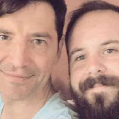 O αδελφός του Ρουβά, Νίκος, τραγουδάει & οι φωνές τους μοιάζουν