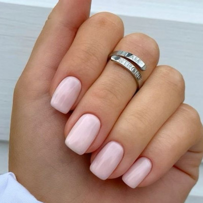 To baby pink είναι hot φέτος και βρήκαμε 10 μανικιούρ που θα σε πείσουν