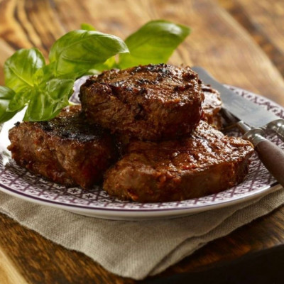 Σου έχουμε την τέλεια μαρινάδα για τις χοιρινές μπριζόλες