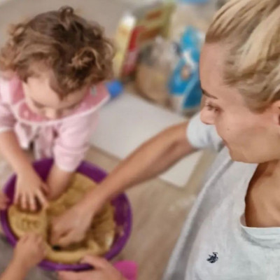 Βασιλική Μιλλούση: Με λαχτάρα κοιτάζουν στο κέικ μέσα στον φούρνο