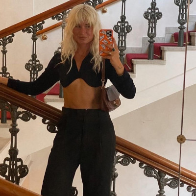 Τα crop tops είναι τάση -Μετάτρεψε το oversized πουκάμισό σου στο πιο stylish top εύκολα και απλά