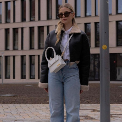 Τα πιο stylish λευκά πουκάμισα που θα φοράς non stop και μετά την παρέλαση της 25ης Μαρτίου