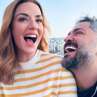 Λασκαράκη: Ακόμη και με πατερίτσες δεν χάνει το στιλ της