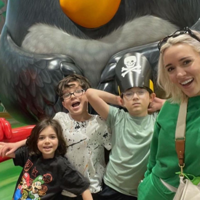 Καλομοίρα: Τα  παιδιά της ξεσάλωσαν στη Νέα Υόρκη