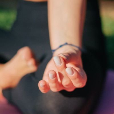 Η «φυσιοθεραπεία» και άλλες τεχνικές για να μειώσεις το άγχος σε 5 λεπτά