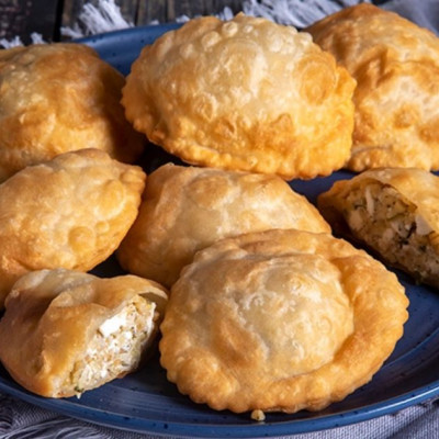 Άκης Πετρετζίκης: Ραφιόλια με πλιγούρι και φέτα