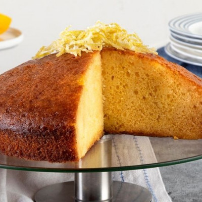 Άκης Πετρετζίκης: Σιροπιαστό κέικ λεμονιού