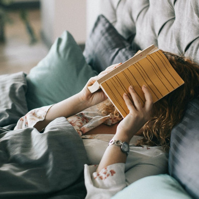 3 λόγοι για να βάλεις στη ρουτίνα ύπνου το βιβλίο – Θα ηρεμήσεις σωματικά και ψυχικά