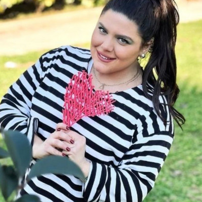 Δανάη Μπάρκα: Οι νέες πόζες με μαγιό στο μπαλκόνι της!