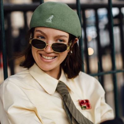 Έρχεται ο ήλιος; Οι τάσεις της άνοιξης μας θέλουν με καπέλα που κάνουν statement