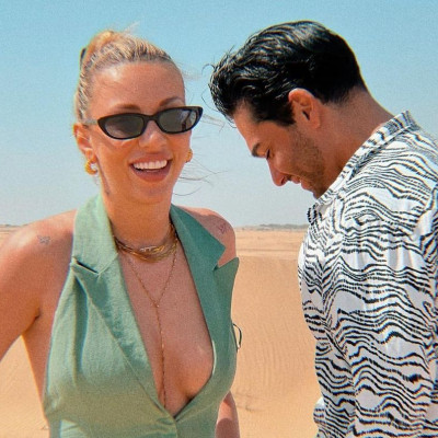 Οι διακοπές Μάστορα - Καληφώνη αποκάλυψαν μία άγνωστη φιλία που έχει σχέση με τον Παπακαλιάτη 