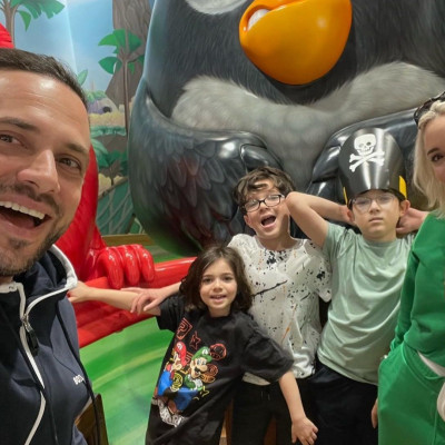 Το Fame Story της Καλομοίρας και το αμερικανικό όνειρο με τους 11χρονους γιους & την 7χρονη κόρη της