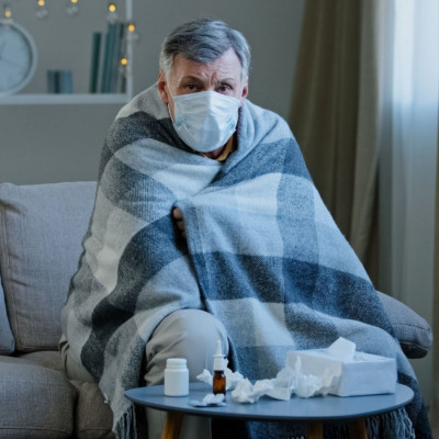 Covid σε μεγάλη ηλικία: Πόσο αυξάνει τον κίνδυνο Αλτσχάιμερ