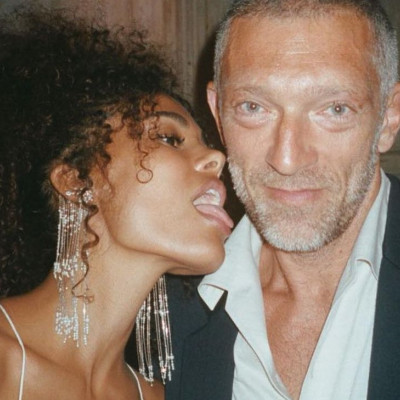 Τα 26α γενέθλια της Tina Kunakey ήταν μοναχικά και ο χωρισμός από τον Vincent Cassel έγινε viral