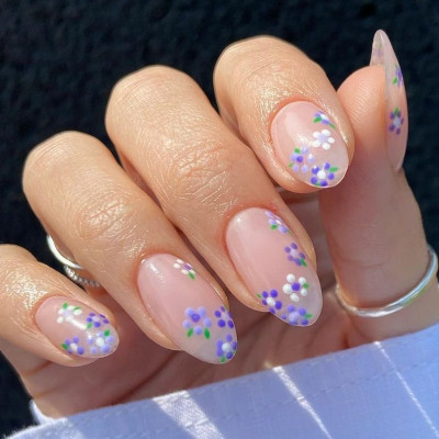 10 floral μανικιούρ για να φέρεις την άνοιξη στα νύχια σου