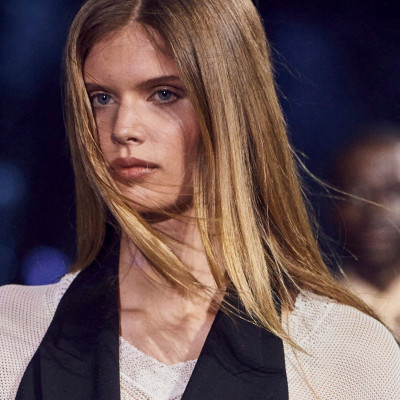 Όχι μόνο με χαμομήλι: 5 υλικά για να ανοίξεις φυσικά τα μαλλιά