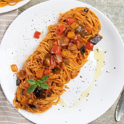 Άκης Πετρετζίκης: Νηστίσιμη μακαρονάδα ρατατούι