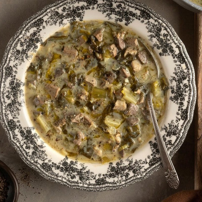 Άκης Πετρετζίκης: Μαγειρίτσα της γιαγιάς