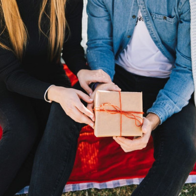 Easter gift list: Βρήκαμε το πιο συναρπαστικό, passepartout δώρο για τα «χρόνια πολλά»