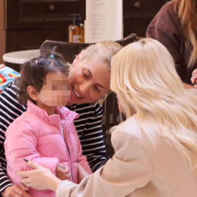 Καινούργιου: Η συνάντηση με Ηλιάκη και τα δώρα στη μικρή