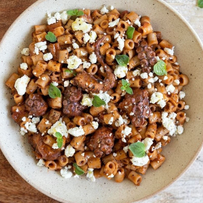 Άκης Πετρετζίκης: Χταπόδι με κοφτό μακαρονάκι