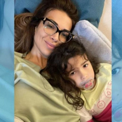 Ελένη Χατζίδου: Η απάντηση στους haters για την πιπίλα της κόρης της