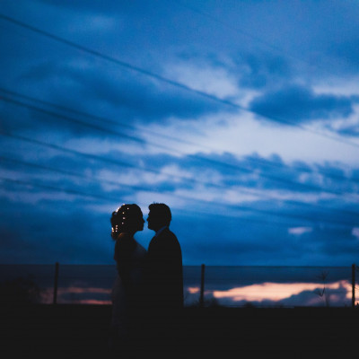 Tο πιο αισιόδοξο συναισθηματικό trend της φετινής άνοιξης λέγεται «blue sky dating»