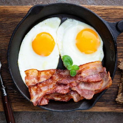 Κορεσμένα λιπαρά: Τι προκαλεί μόλις ένα γεύμα στον εγκέφαλο