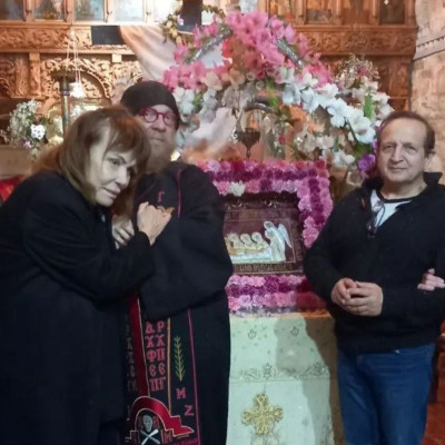Στιγμές κατάνυξης για τη Μαίρη Χρονοπούλου σε μοναστήρι (photos)