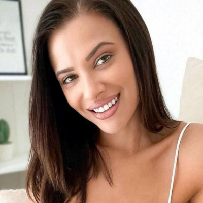 Λάουρα Νάργες: Έγινε ξανά ξανθιά & στέλνει τις πιο ευχές για το Πάσχα