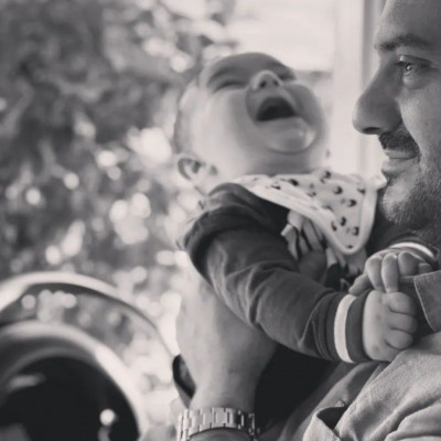 Λεωνίδας Κουτσόπουλος: Βόλτα με τον γιο του στην εξοχή