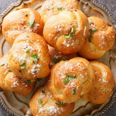 Τυρόψωμο με φέτα - Γρήγορη συνταγή χωρίς μαγιά