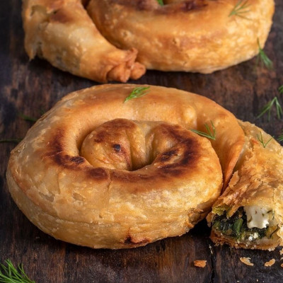 Άκης Πετρετζίκης: Στριφτάρια με σπανάκι