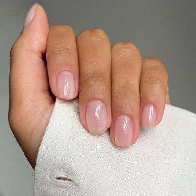Bubble gloss nails: 10 ιδέες για το πιο minimal chic μανικιούρ της άνοιξης