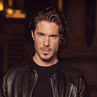 Οικονομόπουλος: Αυτός είναι ο κούκλος αδερφός του!