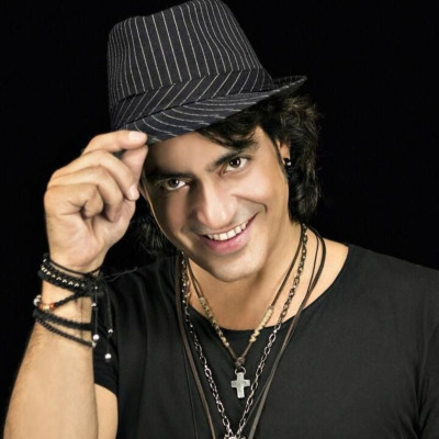 «Ο Διονύσης Σχοινάς ήταν να με παντρέψει και δεν ήρθε στο γάμο»