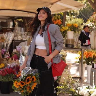 Η Χριστίνα Μπόμπα ετοιμάζεται για την Πρωτομαγιά με τον πιο γλυκό και ανοιξιάτικο τρόπο