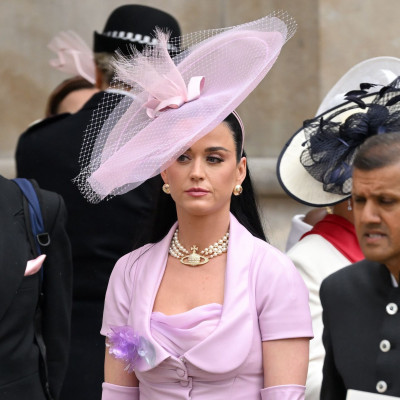 Από την Marie Chantal μέχρι την Κaty Perry, όλα τα looks από τη Στέψη του Βασιλιά Κάρολου