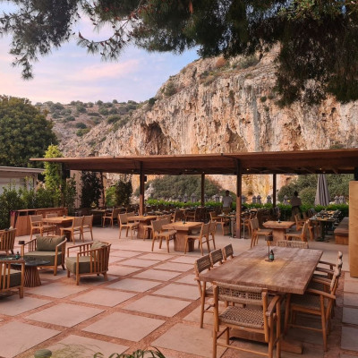 Ο John Σκοτίδας αναλαμβάνει για πρώτη φορά εστιατόριο στην Αθήνα