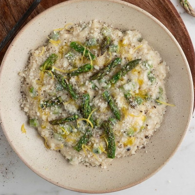 Άκης Πετρετζίκης: Ριζότο με σπαράγγια